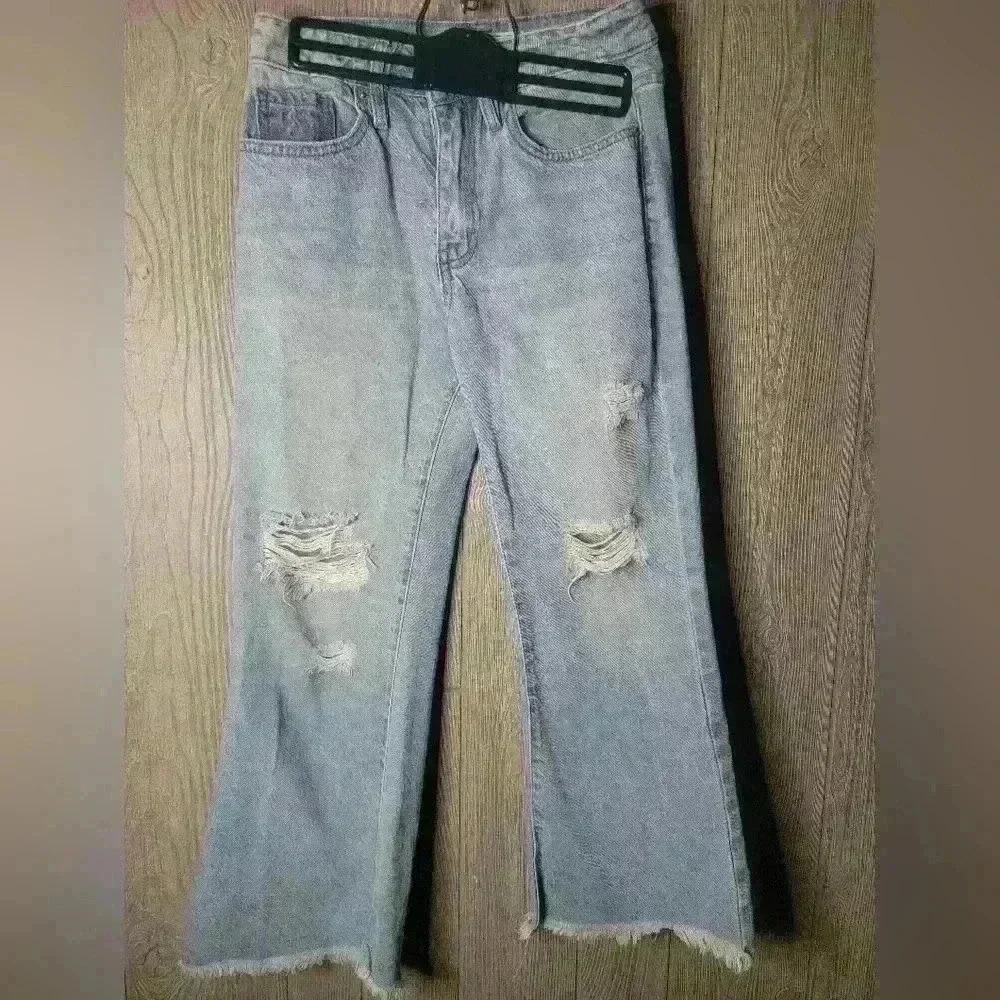 Women's YMI Dream authenic denim distressed jeans with holes. Size 1/25. Ligh‎